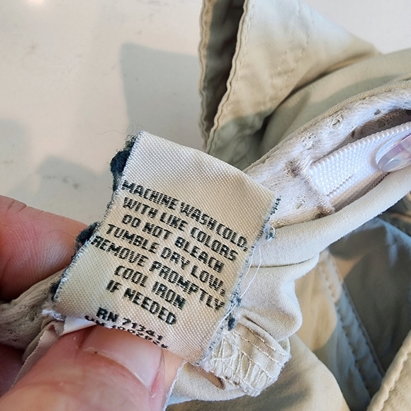 L.L. Bean Nylon Khaki Shorts Woman's 10 Zipper Cargo Pocket Stretch Waist EUC - Picture 10 of 11